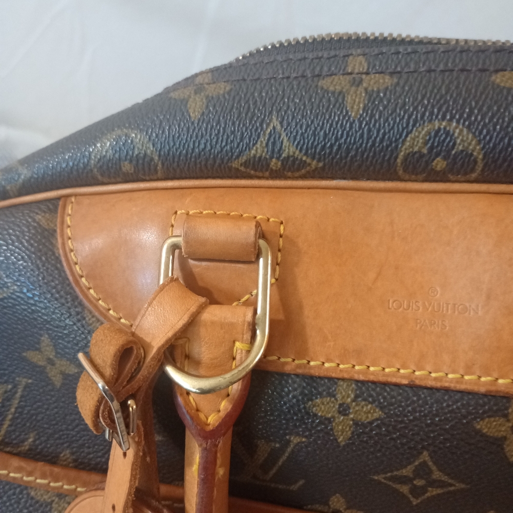 Louis Vuitton Deauville Monogram Bag - Picture 15 of 16